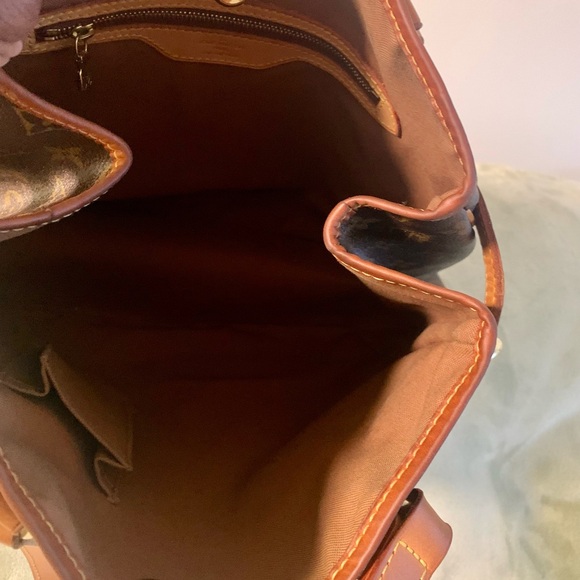 LOUIS VUITTON Batignolles Vertical Monogram
Canvas Tote Bag - Picture 7 of 14